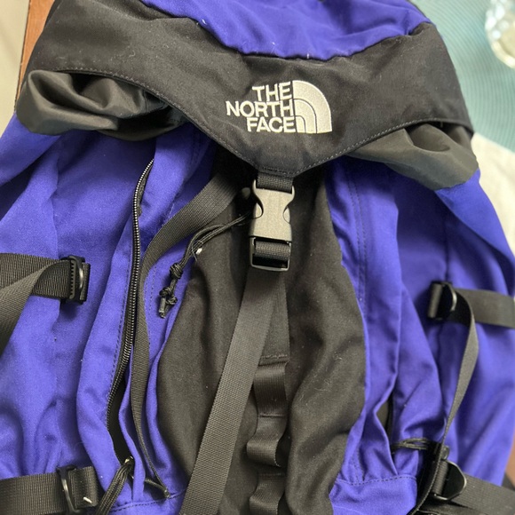 north face dark purple backpack The Women's Borealis Commuter Laptop Backpack, Dusk Light Heather/Dusk Purple, One Size The sternum strap adds extra stability The North Face Black and